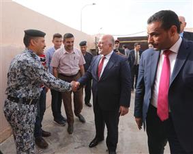 العبادي يزور عائلة المقاتل الشهيد مدير مكافحة متفجرات صلاح الدين 1 zzzzzzzzz