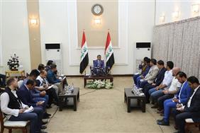 مهدي العلاق يستضيف مجموعة من وسائل الاعلام ويستعرض إجراءات الحكومة لتفعيل مقررات مؤتمر الكويت الدولي 6 امين