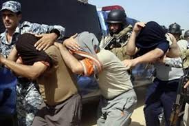 القبض على عصابة لسرقة الدراجات والمتاجرة بالمخدرات في قضاء الزبير بالبصرة 2 عصا