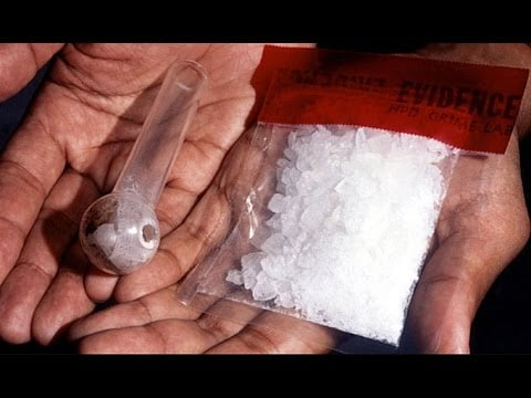 القبض على شخص بحوزته "كريستال" و20 حبة مخدرة غربي بغداد 1 كرستال