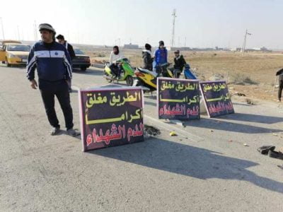 بالصور.. محتجو الديوانية يقطعون الطريق الدولي بصرة-بغداد 9 اغلاق طريق بصرة بغداد 1 scaled