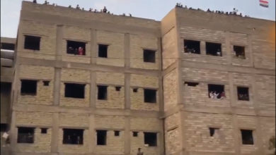 بناية سيطر عليها متظاهرين