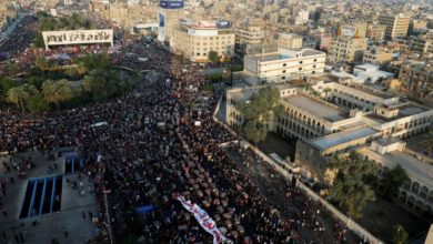 توافد المتظاهرين