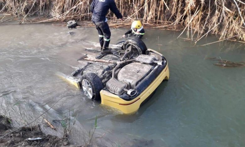 سيارة غارقة رئيسية