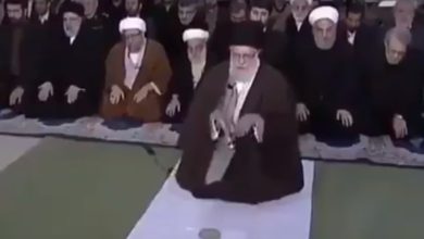 صورة فديو صلاة خامنئي بروحاني