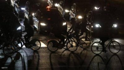 محتجون فرنسا يقطعون الكهرباء في اكبر الاسواق بالعالم احتجاجاً على نضام التقاعد 1 متضاهرو فرنسا scaled