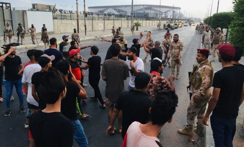 محتجو ذي قار "الغاضبون" يجبرون وزير الداخلية على تغيير مكان مؤتمره 1 متظاهرين واسط