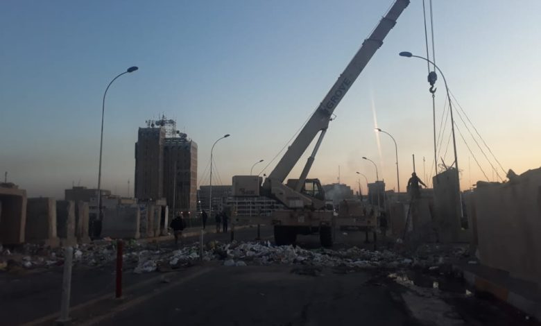 عاجل: بعد ساعات من افتتاحه... متظاهرون يعيدون اغلاق"جسر السنك" في بغداد 1 اعادة افتتاح جسر السنك