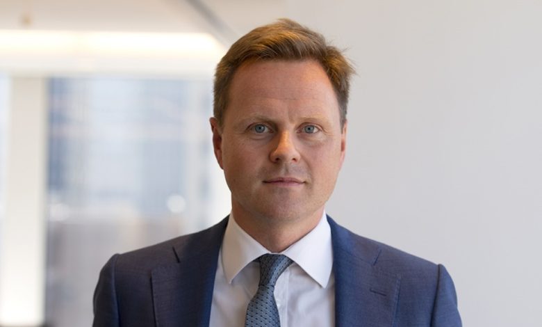 السفير البريطاني ستيفن هيكي