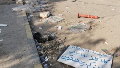 بالصور.. ساحة الصدرين في النجف بعد قمع اصحاب "القبعات الزرق" المتظاهرين بـ "الورد والحب" 4 ساحة الصدرين في النجف 4