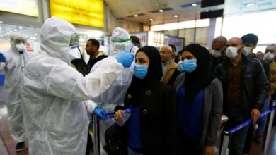 طلبة دراسات في مطار بغداد