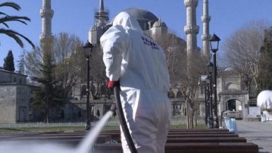 عمليات تعقيم واسعة بالقرب من مسجد السلطان أحمد في اسطنبول 3 54419797 08FE 463C 8E7F D560F6FC301C