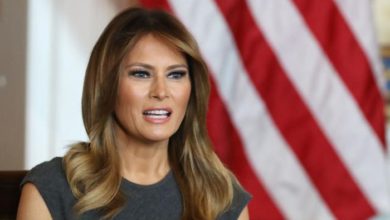 78 100959 melania trump corona 700x400
