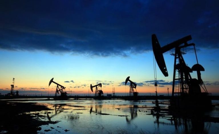 النفط ينهي الأسبوع على خسائر كبيرة 1 A354DC33 0949 4B96 B71F CD4925A649EF