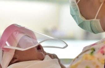 بالصور .. اقنعة صغيرة تخصص للاطفال الرضع في تايلاند 4 C769F888 53E7 4914 9D06 0819FA7867B9