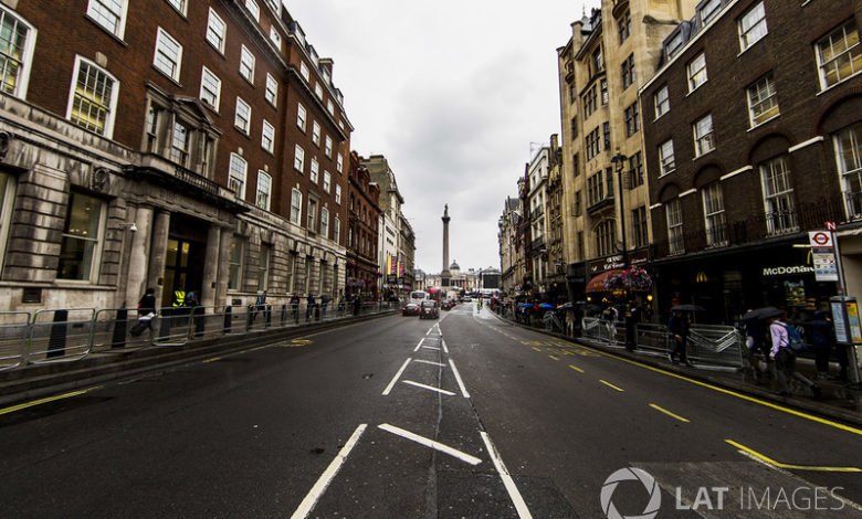 بريطانيا تتعرض لأكبر خسائر أقتصادية في التاريخ 1 f1 british gp 2017 a view of whitehall road