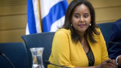 048ED68D 50B9 410D B1C9 B32EC1F291BA