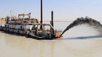 النقل: رفع الحمل العالق في القنوات الملاحية بمستوى 21 مليون متر مكعب سنوياً 2 01384990 5045 4569 98D1 E8DB8FAF01FE