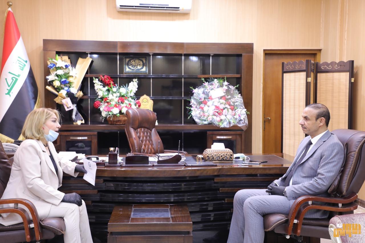 وزير العمل: الفنانون لهم دور بارز في إيصال رسالة الوعي إلى المجتمع والاهتمام بهم واجب وطني 1 4B2A2217 29DC 4334 AE83 E7DD4C96879A