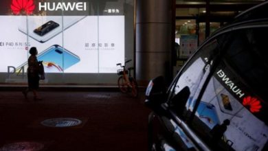 62 020438 american pressure huawei largest store shanghai 700x400