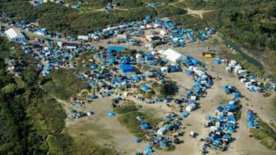 فرنسا تفكك مخيما مؤقتا في كاليه لأول مرة منذ شهور 5 F6E339ED 3F5D 447D 95CA D833E9032FE0