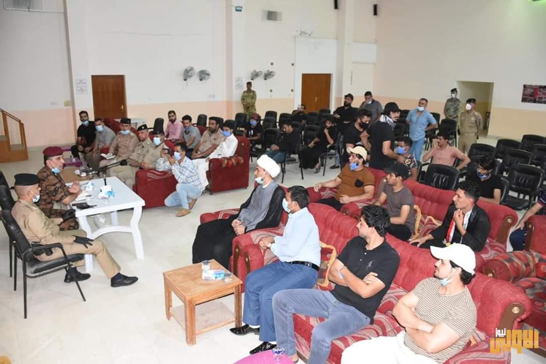 قائد شرطة ذي قار يلتقي عدداً من متظاهري سوق الشيوخ 1 FB IMG 1595321267928