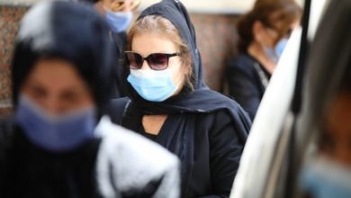 صور من جنازة الفنانة شويكار..كبار النجوم يودعونها وابنتها تبكي 4 9611196 1181368362