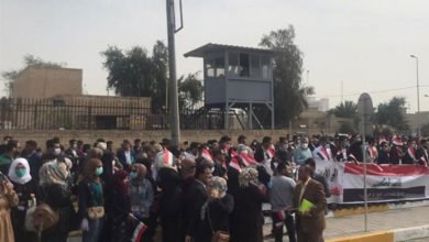 متظاهرون يغلقون شارع العلاوي باتجاه نفق الزوراء 2 BF893E99 58E8 485F 8539 F11158A54C5D