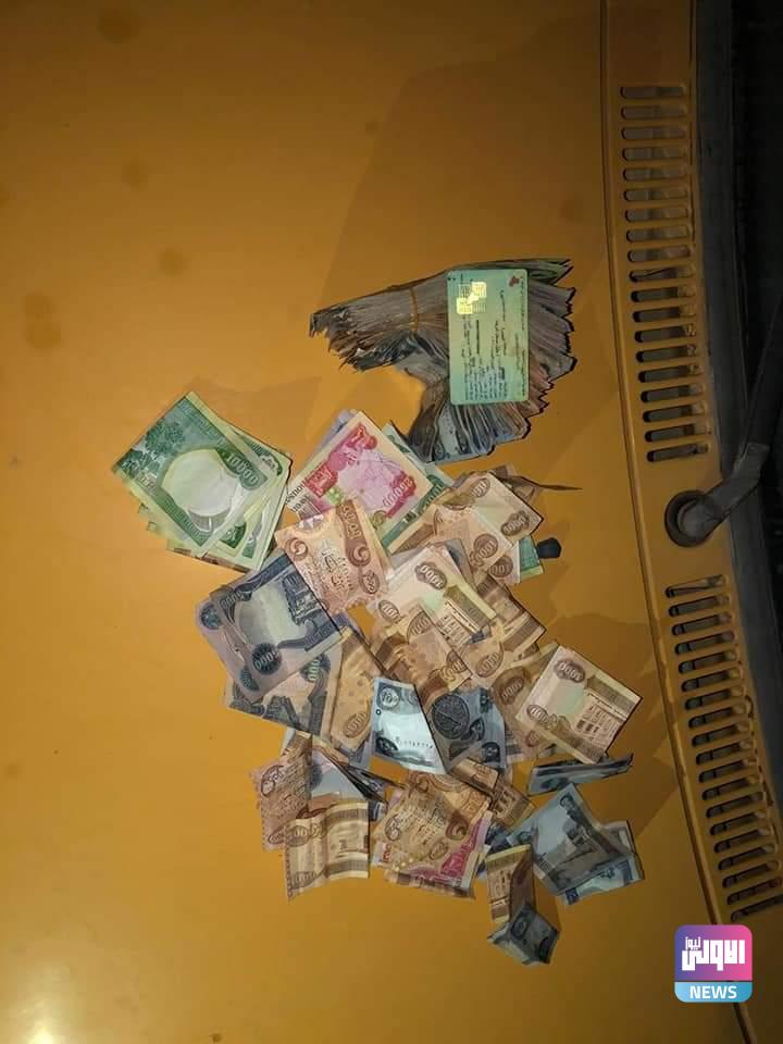 خبراء المتفجرات في محافظة البصرة يعثرون على مبلغ مالي أثناء تفتيش احدى العجلات المتروكة 1 FB IMG 1598367826568