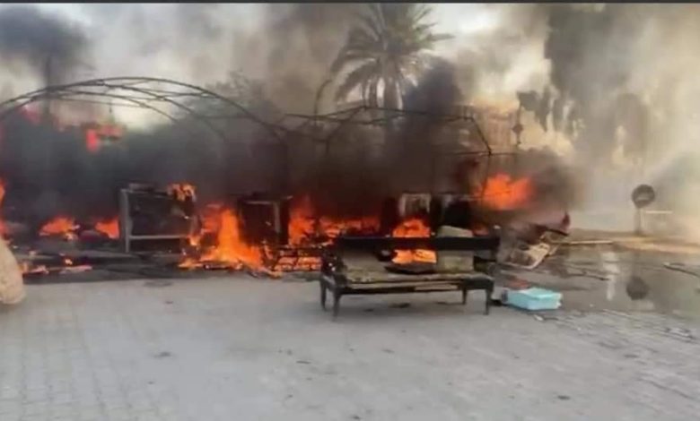 حرق خيام في ساحة اعتصام النجف 1 5EC7BF14 DA4A 4A74 BF86 C0ABF4ED8253