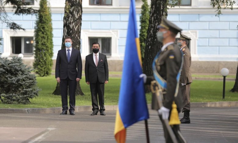 83D54EA9 FADD 4944 A165 B85364D51D89