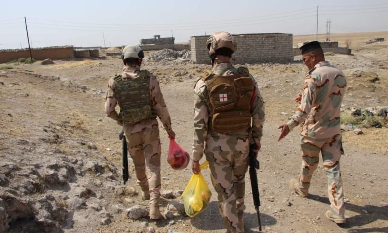 فرقة المشاة الخامسة عشرة تبادر بتوزيع السلات الغذائية في ناحية زمار 1 FB IMG 1599482449890