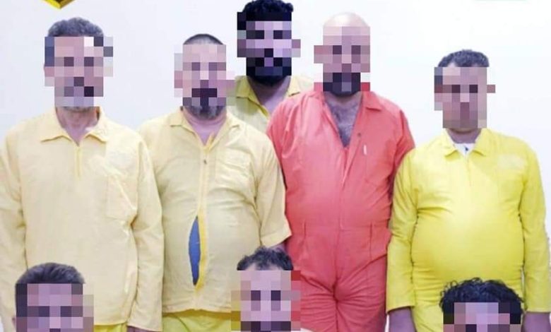 بإشراف وزير الداخلية.. اجرام بغداد تلقي القبض على عصابة تمتلك معملا لصناعة اللوحات المزورة وسنويات للعجلات المسروقة 1 FB IMG 1601307436484