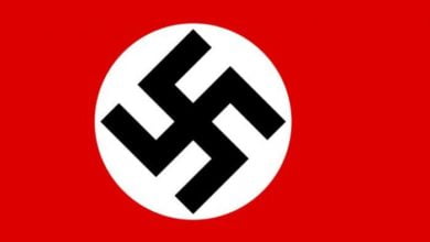 صلبان معقوفة" قرب اللوفر.. وشرطة باريس تتدخل سريعا 4 3701D082 5843 43F0 BC45 B85BEE587D69