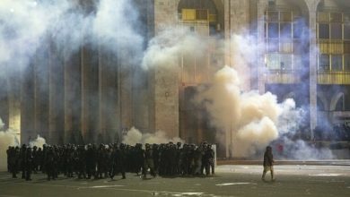 إصابة أكثر من ألف شخص خلال أعمال الشغب في قرغيزستان 4 F3CA07E5 B9CC 4322 8329 05CFD43C4176