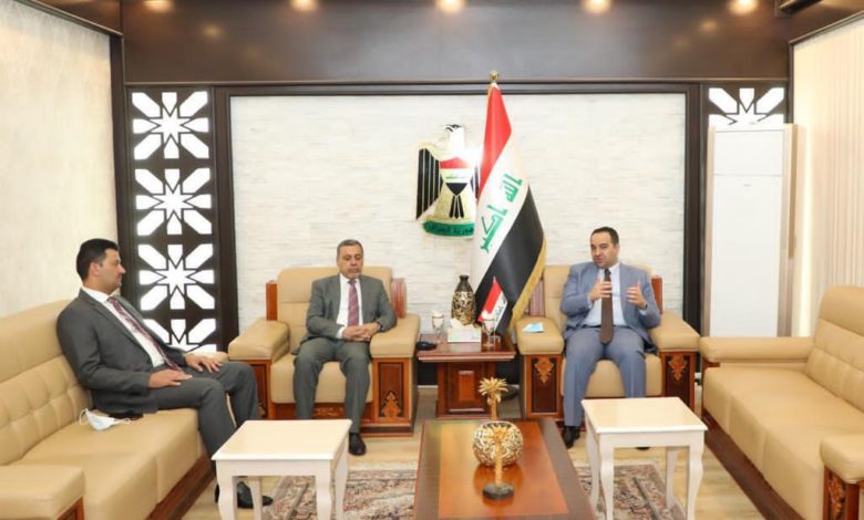 وزير التجارة …يبحث مع محافظ بغداد وضع البطاقة التموينية والخدمات المقدمة للمواطنين 1 0F47DB41 EC9C 4C8A BFAA AAD93C7FC54D