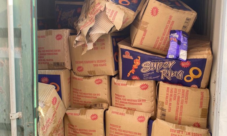 هيأة المنافذ الحدودية: معلومات من جهاز المخابرات ضبط مواد غذائية منتهية الصلاحية في منفذ ميناء أم قصر الاوسط 1 2BCA7C2D ED48 4490 9A55 77CFD37D0C09