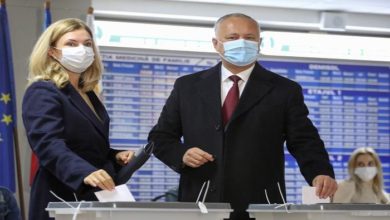 79 201358 moldova elections between maya sandhu igor dodon 700x400