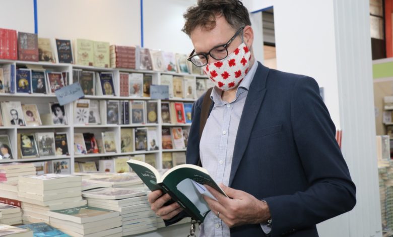 السفير الكندي لدى العراق يزور معرض الكتاب 1 83D265F9 1165 4969 96DC FD94157F86CC