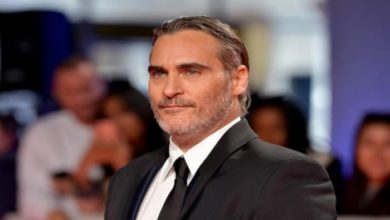 154 123441 apple joaquin phoenix movie 700x400