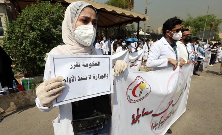 الصحة النيابية: تضمين المشمولين بقانون التدرج الطبي بموازنة العام الجاري 1 61812021 GettyImages 1228367970