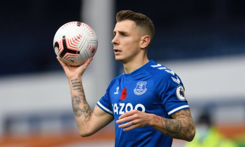 إيفرتون يقترب من حسم مستقبل لوكاس دين 1 EmzLgxCXIAYPVMc