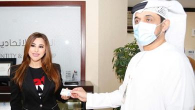 135 143705 najwa karam receives golden residency emirates 700x400