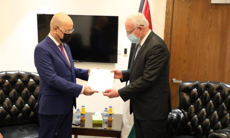 4B8602FB EC92 4DCE BA41 E2FA15370E60