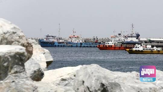 بحارة يطأون اليابسة بعد 4 سنوات قضوها قبالة سواحل الإمارات 1 602e1e26423604254b1e102b