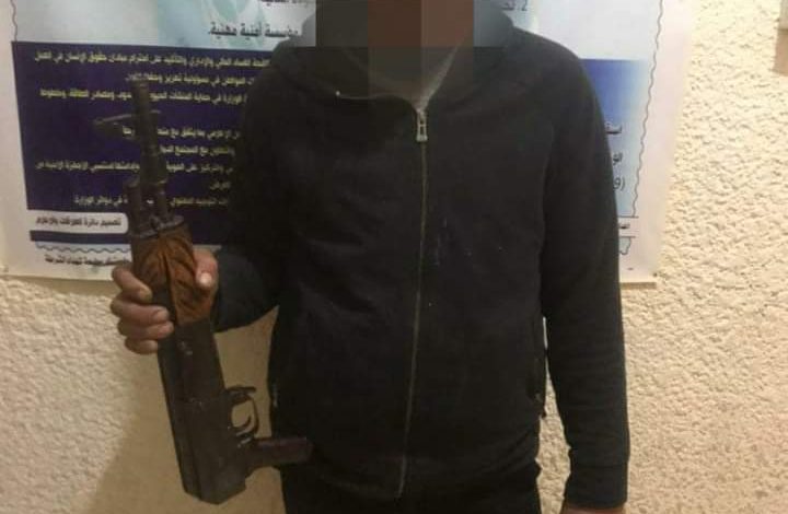 القبض على شخص وبحوزته سلاح غير مرخص في بغداد 1 FB IMG 1614335806456