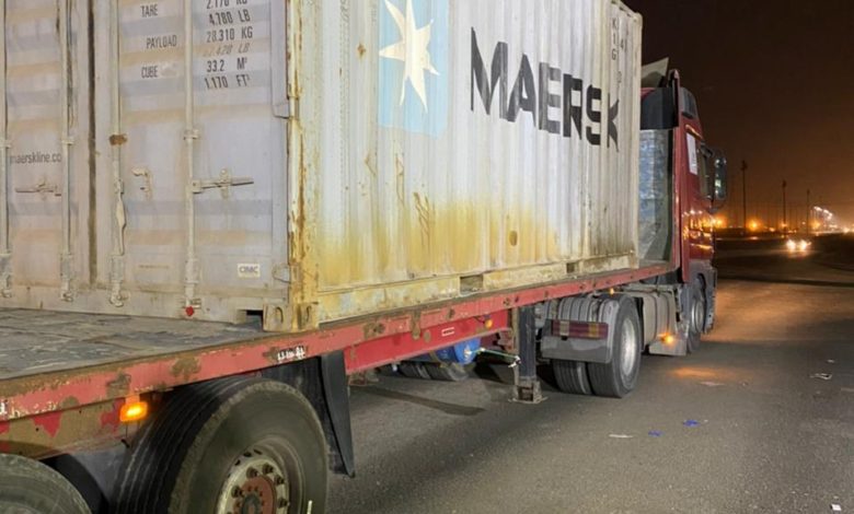 إخلاء 8 حاويات تحتوي مواد شديدة الخطورة من ميناءي ام قصر الأوسط والجنوبي 1 IMG 20210205 WA0084