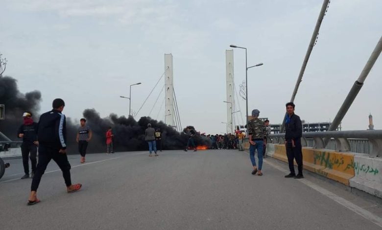 قطع جسر الحضارات وسط الناصرية بعد مصادمات مع الاجهزة الامنية (صور) 11 U¡U¥ UU§ U¢U 12522021 B050EF0D F159 42DF ACF8 5ED3C5314664