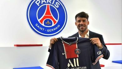 109208 بيرنات يحمل قميص باريس سان جيرمان