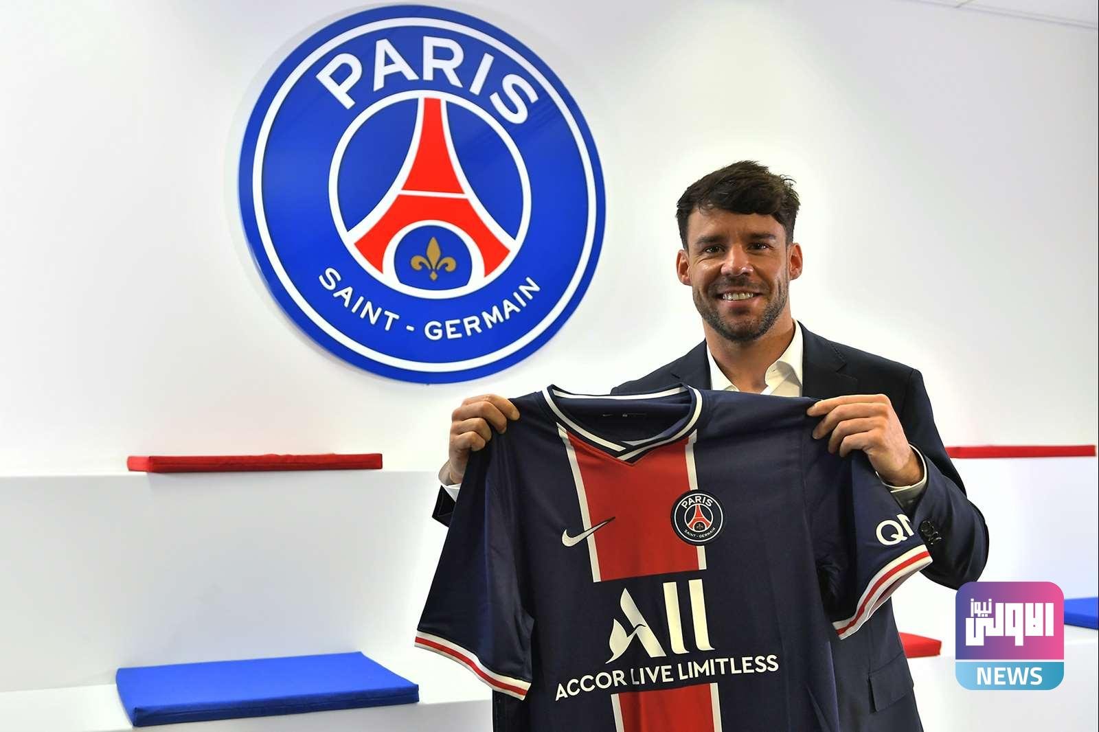 109208 بيرنات يحمل قميص باريس سان جيرمان